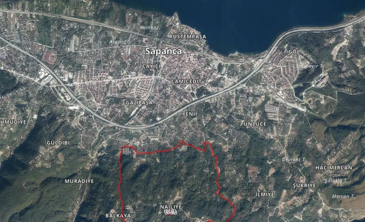 Sapanca Nailiye'de Göl Manzaralı 7.586 m² Satılık İki Parsel